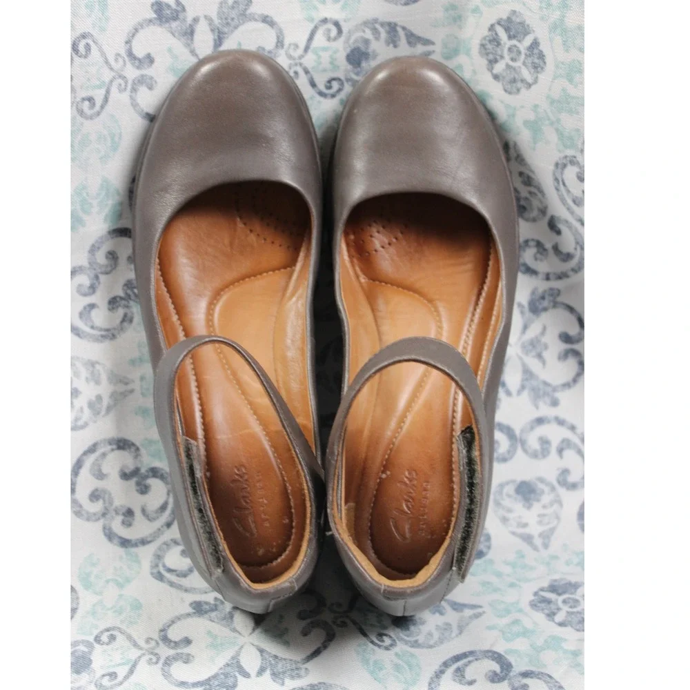 N/A clarks brown